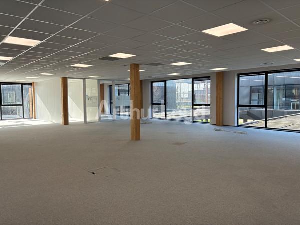 Bureau à louer Villeneuve-d'Ascq terrasses et desserte transports en commun