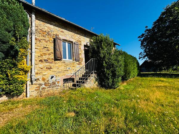 À vendre Chamboulive propriété en pierre, à proximité de Seilhac.