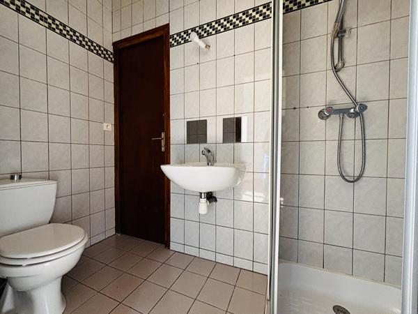 À vendre Chamboulive propriété en pierre, à proximité de Seilhac.