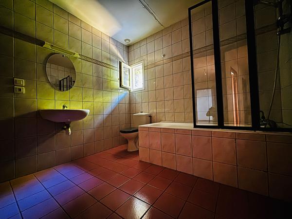 À vendre Chamboulive propriété en pierre, à proximité de Seilhac.