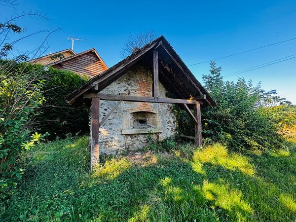 À vendre Chamboulive propriété en pierre, à proximité de Seilhac.