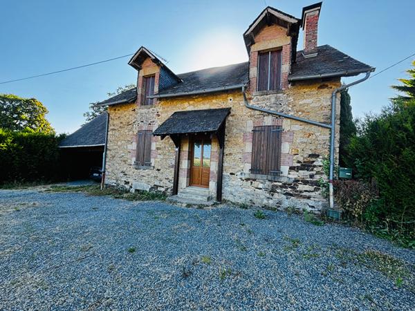 À vendre Chamboulive propriété en pierre, à proximité de Seilhac.