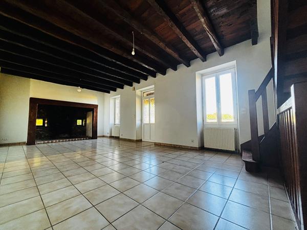 À vendre Chamboulive propriété en pierre, à proximité de Seilhac.