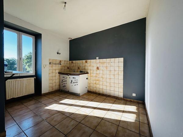 À vendre Chamboulive propriété en pierre, à proximité de Seilhac.