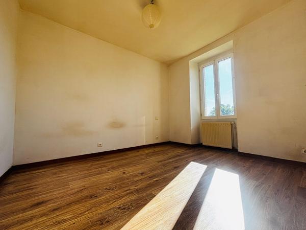 À vendre Chamboulive propriété en pierre, à proximité de Seilhac.