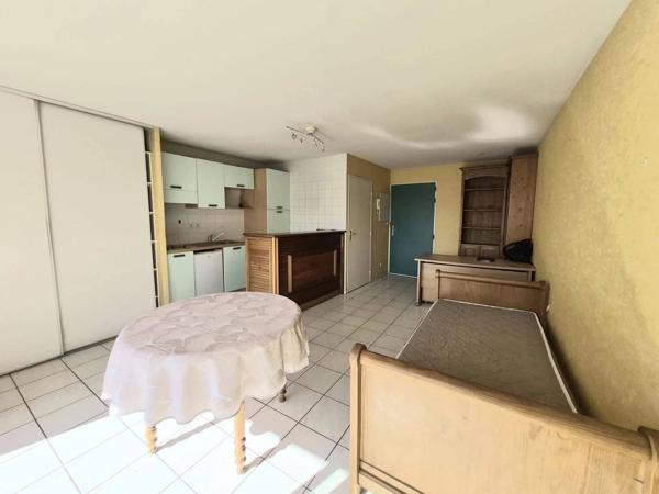 STUDIO DANS RESIDENCE AVEC ASCENSEUR ET PARKING