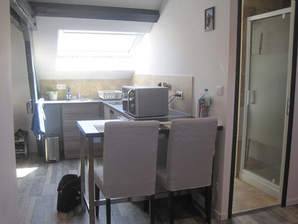 A LOUER STUDIO  MEUBLE PROCHE CENTRE VILLE ET ECOLES A ST QUENTIN 02100