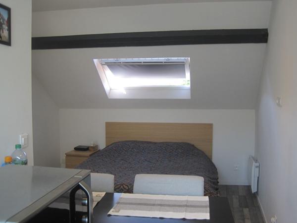 A LOUER STUDIO  MEUBLE PROCHE CENTRE VILLE ET ECOLES A ST QUENTIN 02100