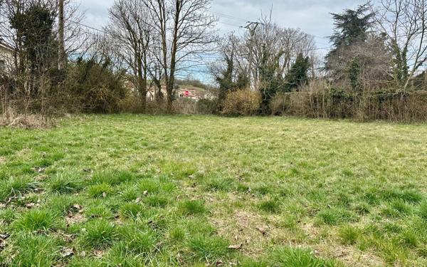 Terrain à vendre    Frontonas