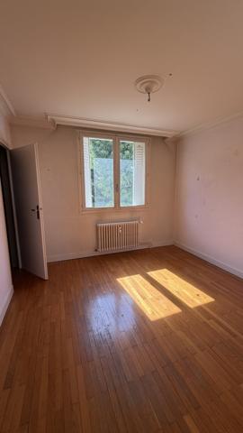 F3 DE 53 M2 À ST ETIENNE MONTAUD