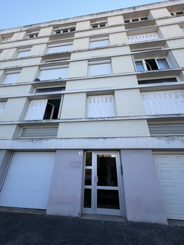 F3 DE 53 M2 À ST ETIENNE MONTAUD