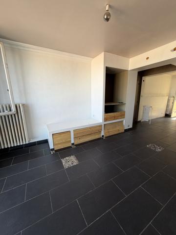 F3 DE 53 M2 À ST ETIENNE MONTAUD