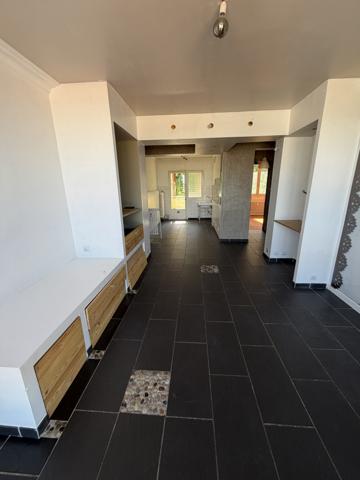 F3 DE 53 M2 À ST ETIENNE MONTAUD