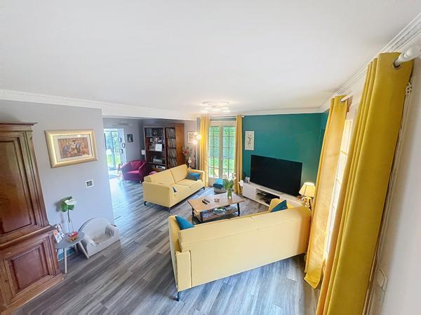Maison à vendre à Juigné sur Loire de 120m² avec vie de plain-pied et joli terrain clos et paysagé avec garage fermé