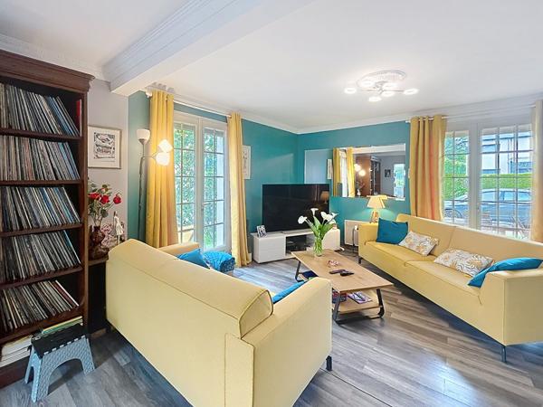 Maison à vendre à Juigné sur Loire de 120m² avec vie de plain-pied et joli terrain clos et paysagé avec garage fermé