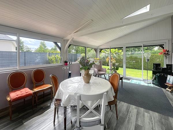 Maison à vendre à Juigné sur Loire de 120m² avec vie de plain-pied et joli terrain clos et paysagé avec garage fermé