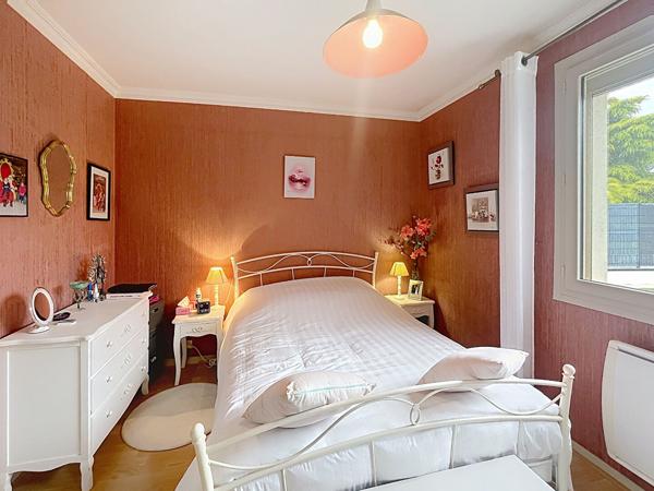 Maison à vendre à Juigné sur Loire de 120m² avec vie de plain-pied et joli terrain clos et paysagé avec garage fermé