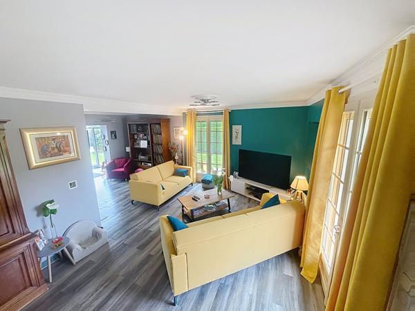 Maison à vendre à Juigné sur Loire de 120m² avec vie de plain-pied et joli terrain clos et paysagé avec garage fermé
