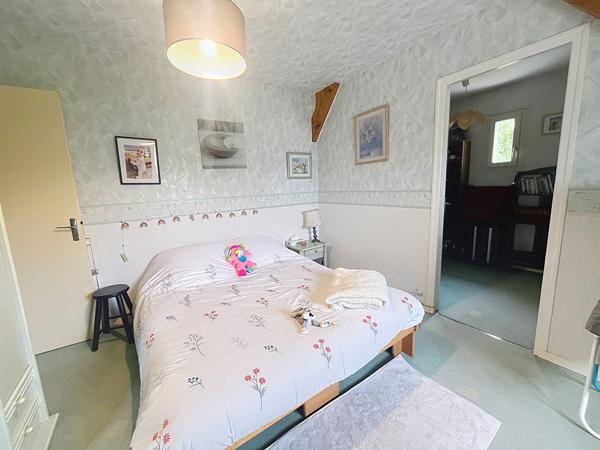 Maison à vendre à Juigné sur Loire de 120m² avec vie de plain-pied et joli terrain clos et paysagé avec garage fermé