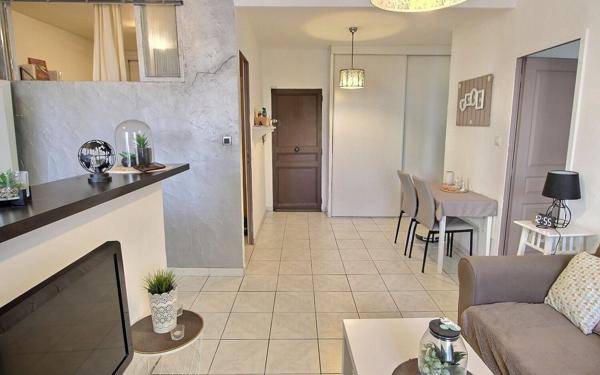 Appartement à vendre    3 pièces • 49,53 m2 Marseille 3