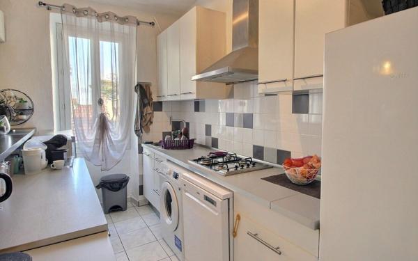 Appartement à vendre    3 pièces • 49,53 m2 Marseille 3