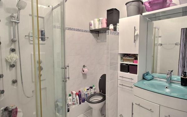 Appartement à vendre    3 pièces • 49,53 m2 Marseille 3