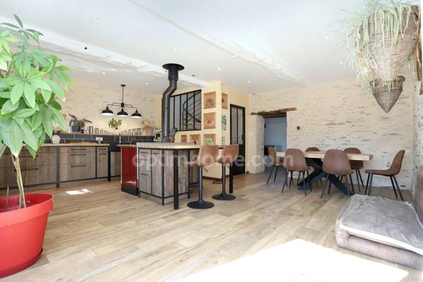 Maison de Charme à Rougé (44) : Vie de Plain-Pied et Jardin Arboré