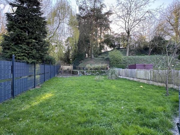 Maison semi individuelle à Le Quesnoy proche centre et remparts 3 chambres jardin garage