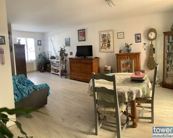 SAINT -JEAN- D' ANGELY 17400 - Maison 4 piéces de 92 m² sur un terrain de 240 m², avec un garage et sous sol