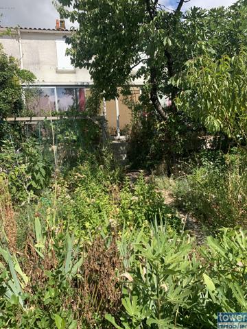 SAINT -JEAN- D' ANGELY 17400 - Maison 4 piéces de 92 m² sur un terrain de 240 m², avec un garage et sous sol