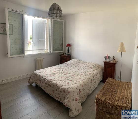 SAINT -JEAN- D' ANGELY 17400 - Maison 4 piéces de 92 m² sur un terrain de 240 m², avec un garage et sous sol