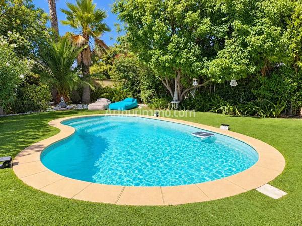 Vente                                                      Villa
                        
                     5 pièces                                         à Sainte-Maxime