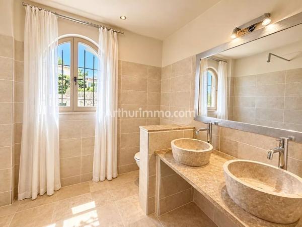 Vente                                                      Villa
                        
                     5 pièces                                         à Sainte-Maxime