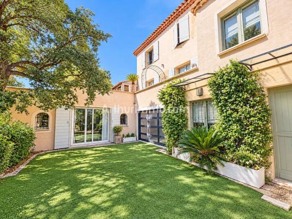 Vente                                                      Villa
                        
                     5 pièces                                         à Sainte-Maxime