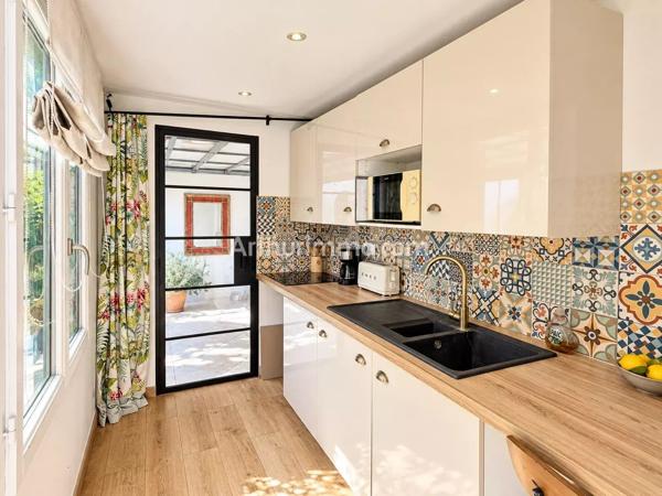 Vente                                                      Villa
                        
                     5 pièces                                         à Sainte-Maxime