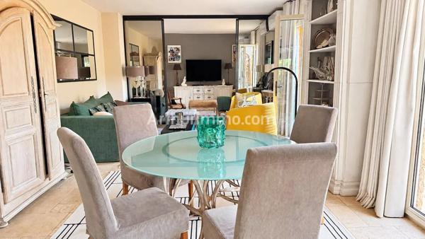 Vente                                                      Villa
                        
                     5 pièces                                         à Sainte-Maxime