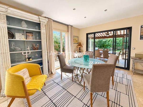 Vente                                                      Villa
                        
                     5 pièces                                         à Sainte-Maxime