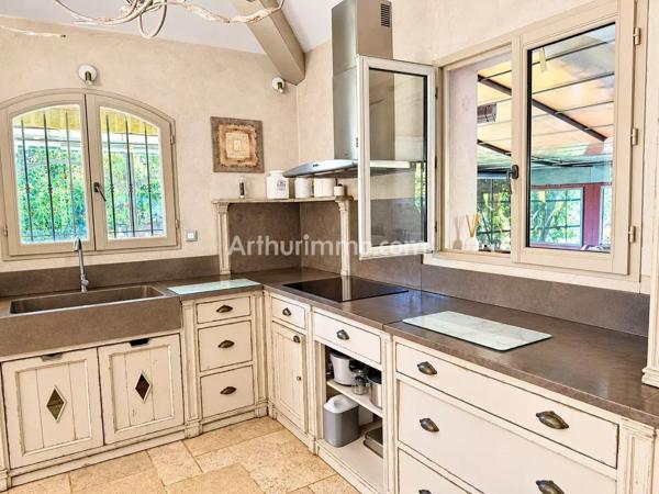 Vente                                                      Villa
                        
                     5 pièces                                         à Sainte-Maxime