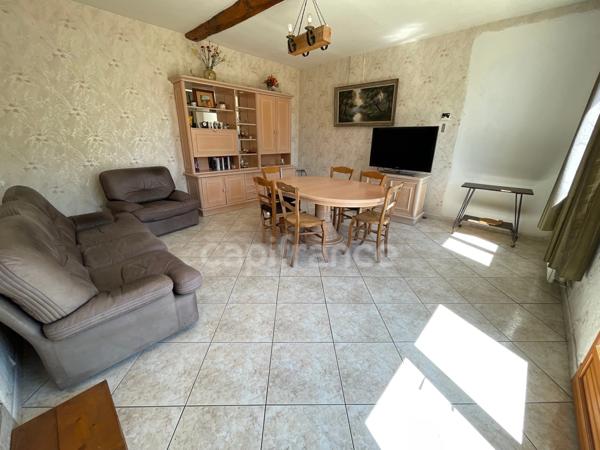 Maison 1 chambre, grenier aménageable, grand garage.