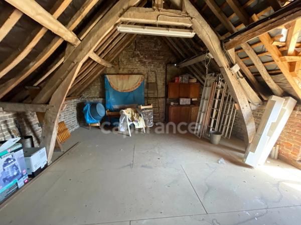 Maison 1 chambre, grenier aménageable, grand garage.