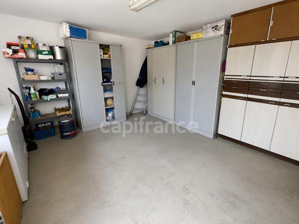 Maison 1 chambre, grenier aménageable, grand garage.