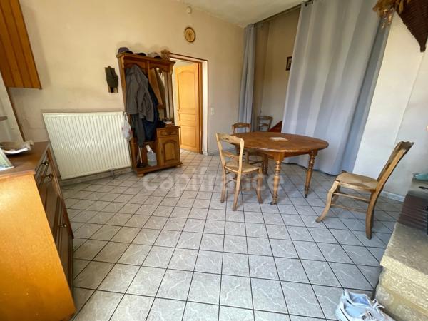 Maison 1 chambre, grenier aménageable, grand garage.