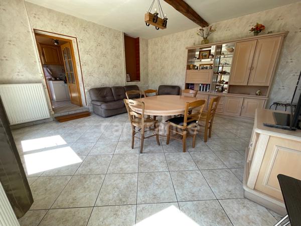 Maison 1 chambre, grenier aménageable, grand garage.