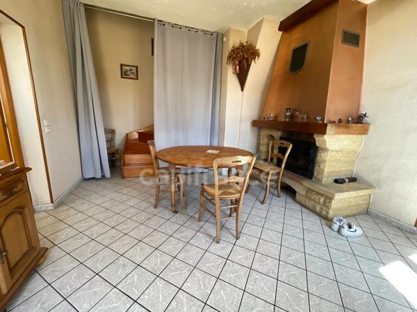 Maison 1 chambre, grenier aménageable, grand garage.