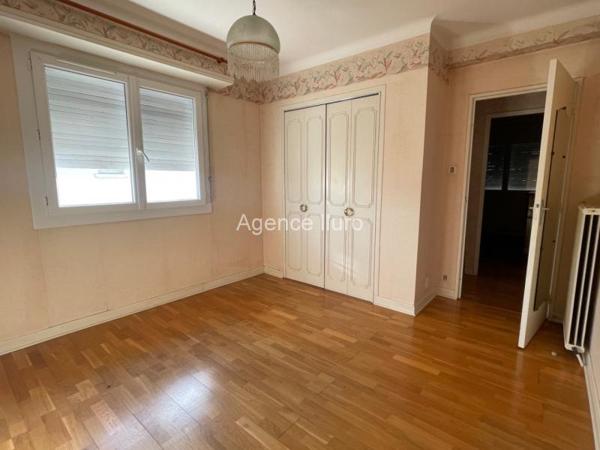 Maison - Proximite oloron-sainte-marie - Réf.:205353 MAISON D'HABITATION T4 AVEC JARDIN EN BON ETAT STRUCTUREL -