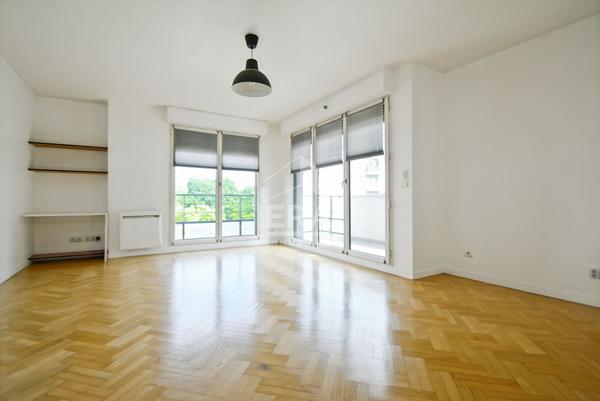 2 PIÈCES - 54 m² - BORDS DE SEINE -- BALCON - PARKING