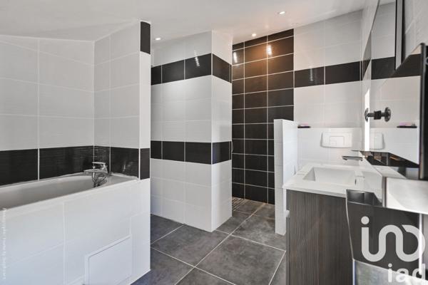 Maison à vendre 8 pièces 233 m² Aubagne