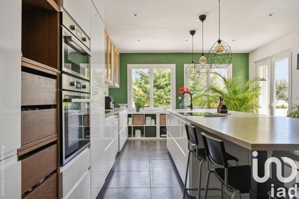 Maison à vendre 8 pièces 233 m² Aubagne