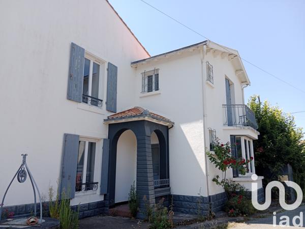 Maison à vendre 6 pièces 143 m² Saint-Hilaire-la-Palud