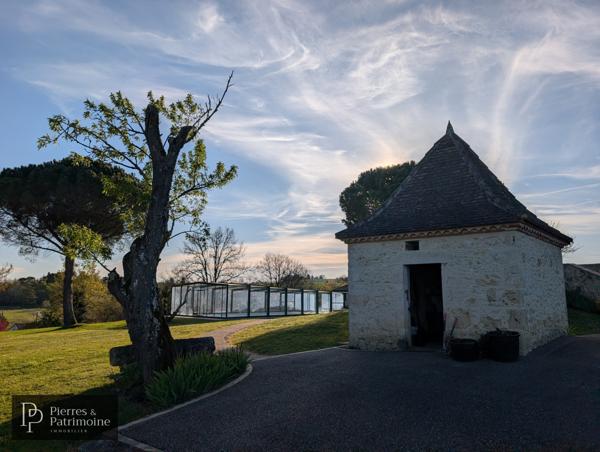 Lavardac (47230) Villa de plain pied avec sous sol, piscine couverte et vue Pyrénées